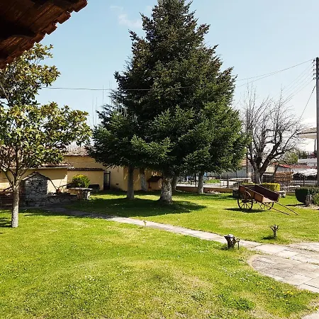 Rinas Valley View Lodge *