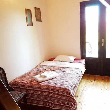 Rinas Valley View Lodge *