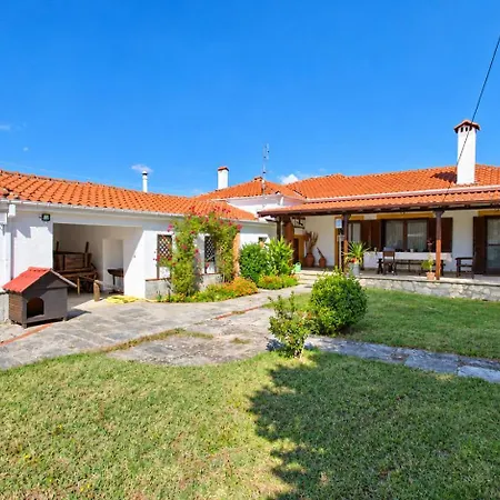 Rinas Valley View Orman Evi